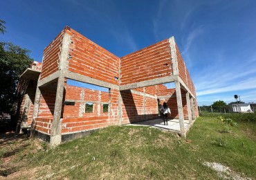 TERRENO CON PRINCIPIO DE OBRA